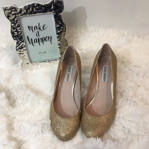 Gold glitter Steve Madden Pump size 8